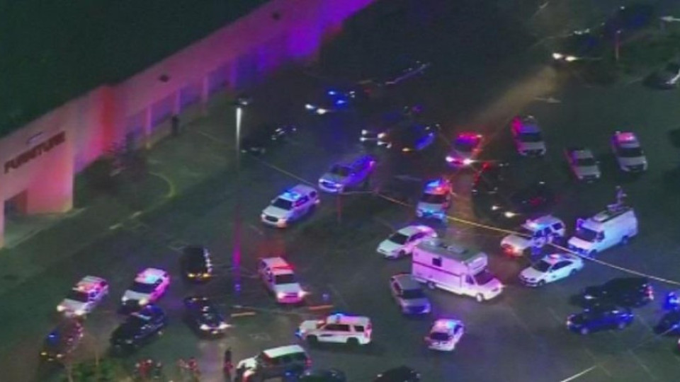 Кървава стрелба в търговски център в САЩ | StandartNews.com