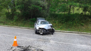 Удар на кола в кон затвори половината шосе за ГКПП-Илинден 