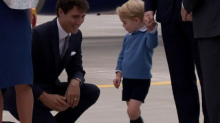 Принц Джордж отказа да поздрави канадския премиер (ВИДЕО)