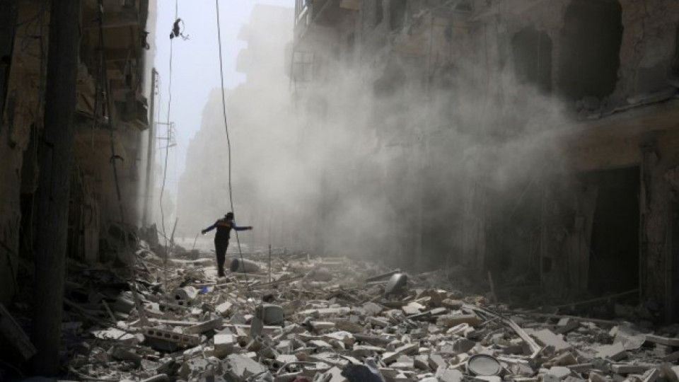 20 деца загинаха при нови бомбардировки в Алепо | StandartNews.com