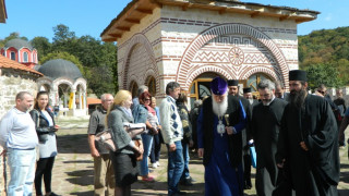 Три църковни хора пяха в Гигинския манастир