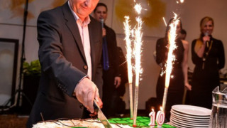 Мистър Лаваца купи Гранд хотел "България"