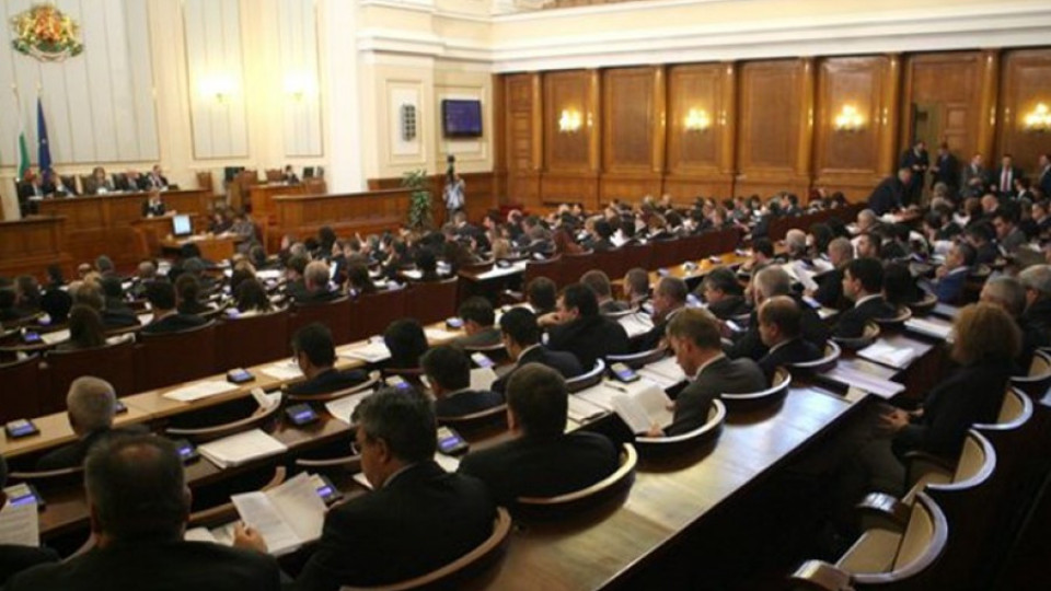 Депутатите се скараха за Закона за бурките | StandartNews.com