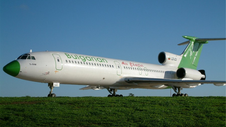 Самолет на чужда компания кацна аварийно във Варна | StandartNews.com