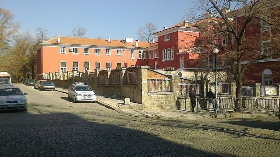 Евакуираха Търговската гимназия в Пловдив | StandartNews.com