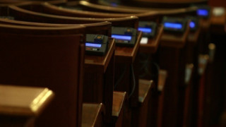 Безредици в парламента прекратиха днешното заседание