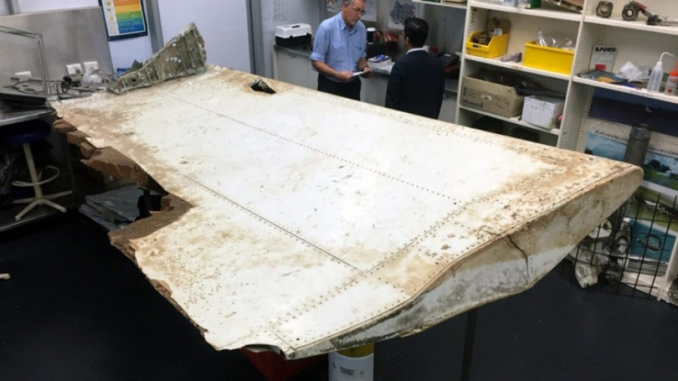 Откриха нови останки от полет MH370 | StandartNews.com
