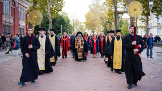 Шествие във Варна почете Медицинския университет
