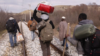 Спипаха 65 бежанци във влак