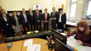 Нинова: Събрахме 51 подписа, Главчев е длъжен да свика НС