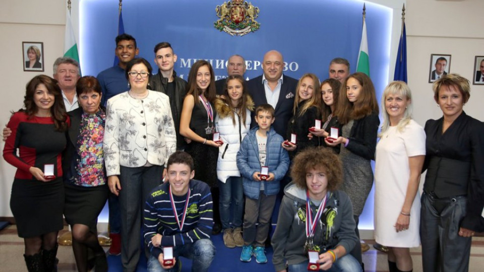 Кралев награди медалистите от Европейските детски атлетически игри | StandartNews.com