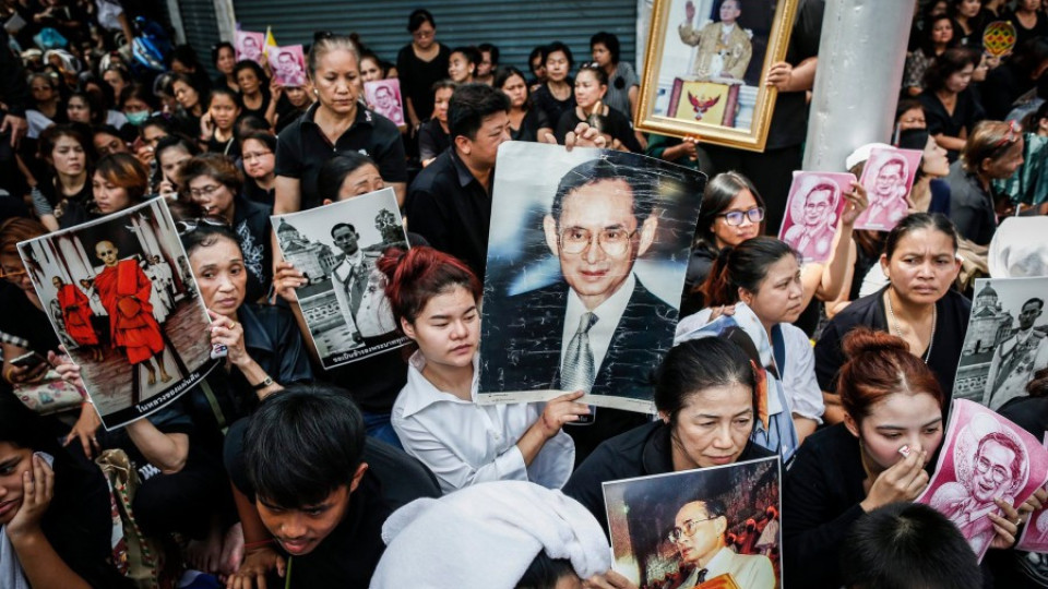 Тайланд потъна в скръб за своя крал | StandartNews.com