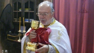 Свещеник блудствал с дете пред полицаи