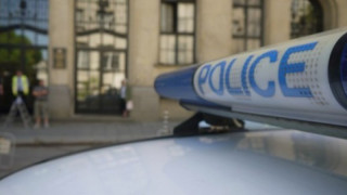 Мъж с пушка опита да обере бижутерия