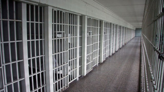 Зад решетките бюлетини пускат 1 311 души