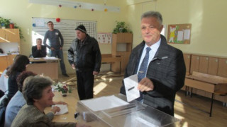 Манушев даде гласа си за стабилна България