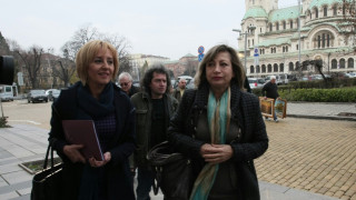 Манолова внесе закон по референдума на Слави