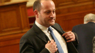 Радан чака сам в стая среща с президента