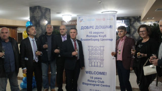 Ротарианци правят дарение на болница