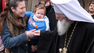Пловдивчани се поклониха пред мощите на Св. Климент Охридски 