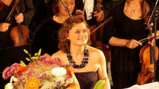 Оперната прима Веселина Кацарова пя с цяла душа за родната публика