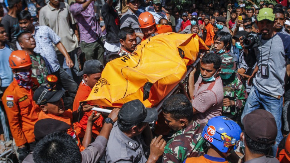 Над 90 загинали при силен трус в Индонезия | StandartNews.com