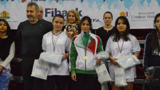 Коледен турнир зарадва с много спорт над 400 деца в риск