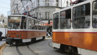 Трамвай и кола се удариха в София