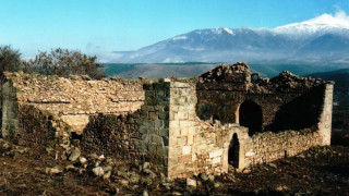 Село се моли за възкресяване на опожарената си църква