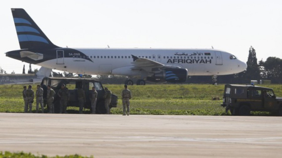 Отвлякоха либийски самолет | StandartNews.com