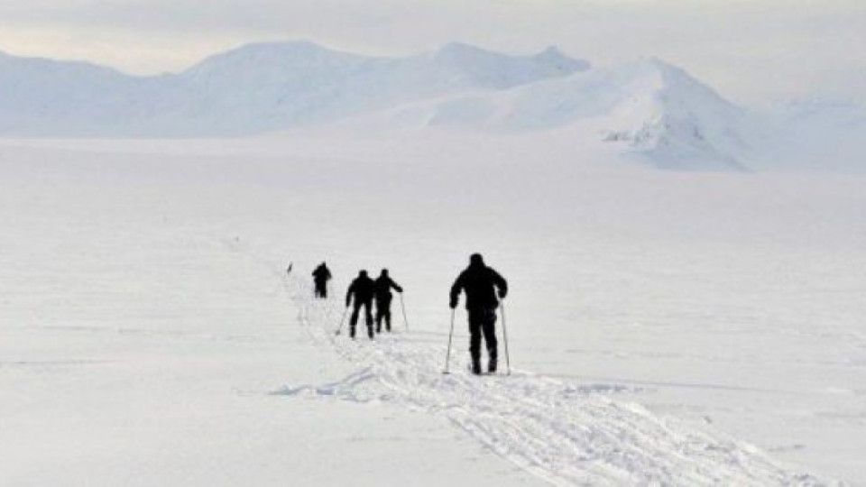 Полярниците ни в Антарктида посрещат Коледа с капама | StandartNews.com