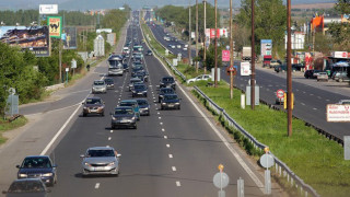 Засилен трафик по основните пътни артерии в страната