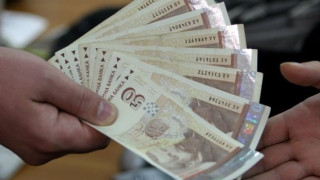 От днес: Минималната заплата се вдига, цената на парното  - без промяна