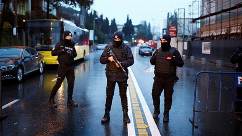 Видео показва стрелбата в Истанбул | StandartNews.com