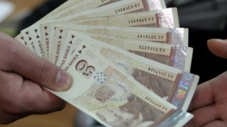 Удрят ни с такси към бързите заеми