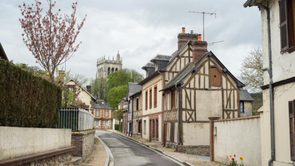 Село в Нормандия се сдоби с път от соларни панели | StandartNews.com
