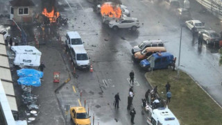 Кола бомба се взриви пред съда в Измир 