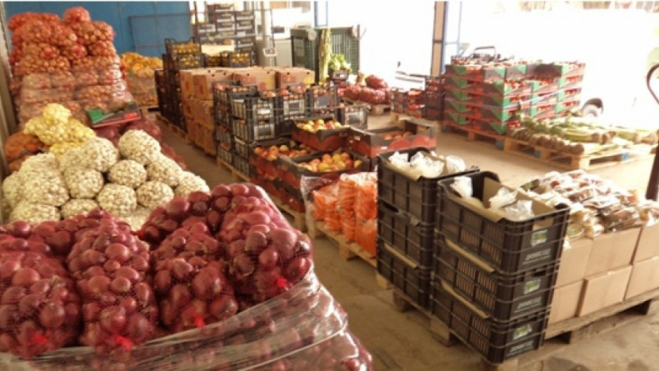 Данъчни проверяват борса за плодове и зеленчуци в София | StandartNews.com