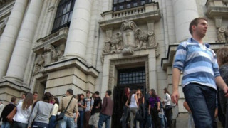 Дават повече пари за инженери и математици