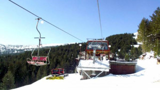 Хора бяха блокирани във въздуха на лифта край Добринище