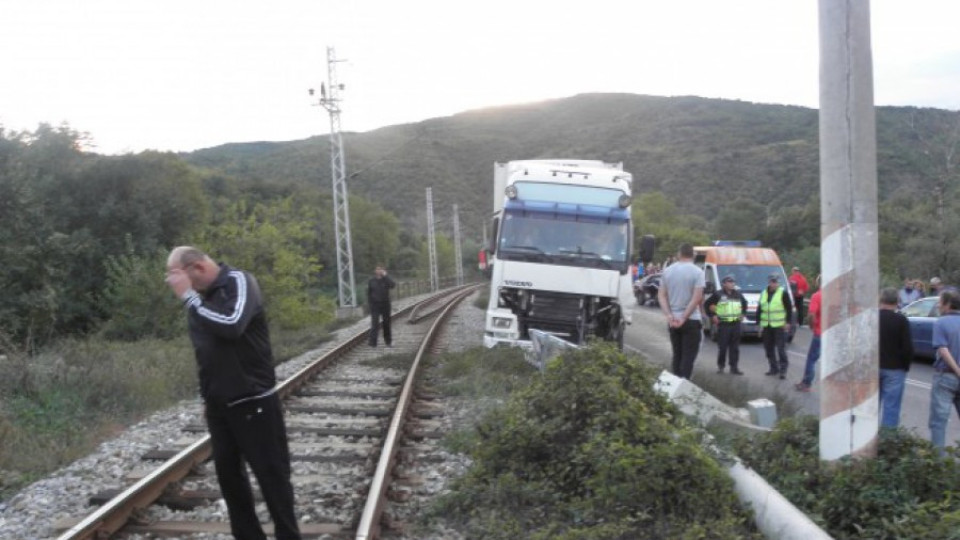 Заради блокада на 23-ти януари: Камионите ни заобикалят Гърция | StandartNews.com