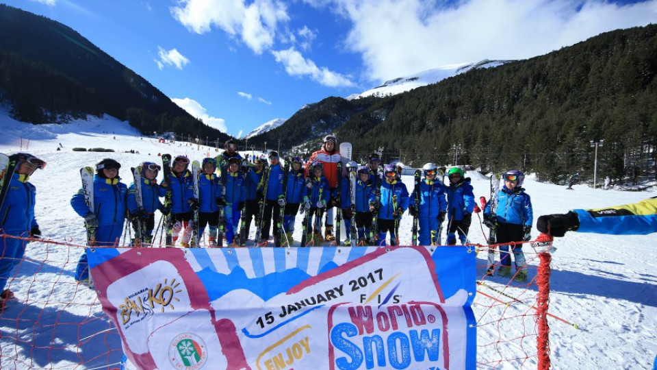 Радо Янков зарадва децата в Банско за Световния ден на снега | StandartNews.com