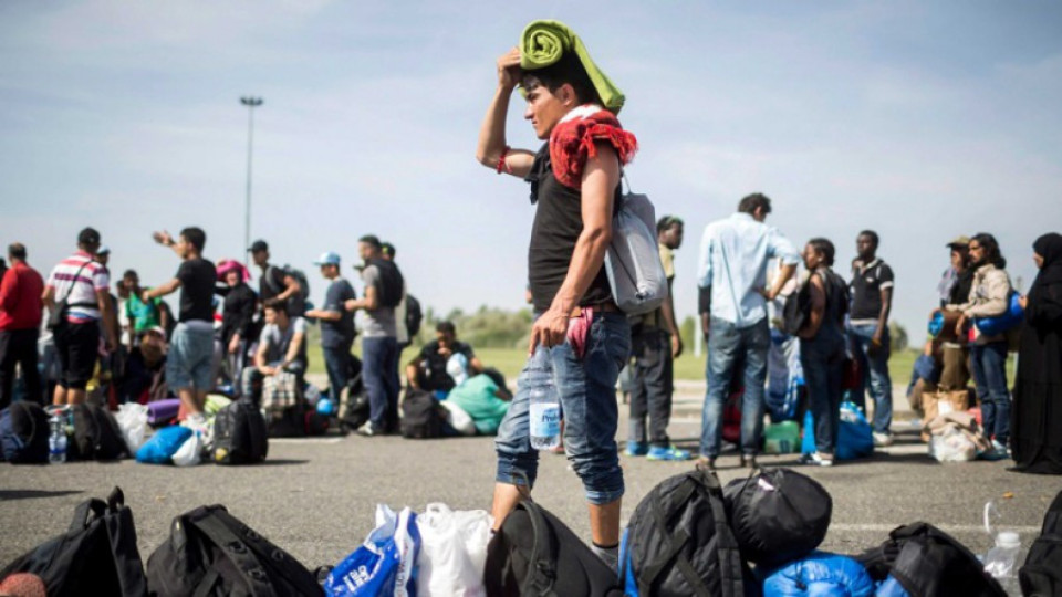 1100 мигранти по улиците на Белград | StandartNews.com