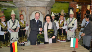 Показваме родно сирене, вино и луканка в Берлин