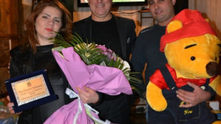Кмет с награда за бебе и почерпка за всички майки