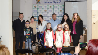 Тризначки с призове в конкурса „Виж ни, ние сме на колело"