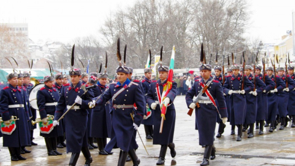 Гвардейците загряха за церемонията на Радев | StandartNews.com