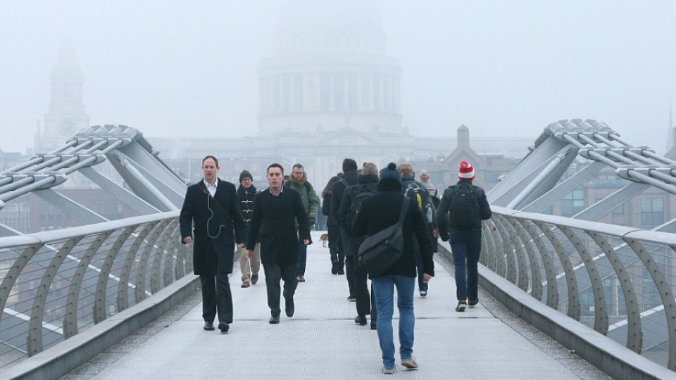 Мъгла и студ блокираха "Хитроу" | StandartNews.com