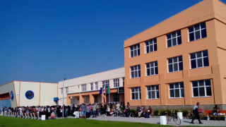 Пенсионират 1000 учители
