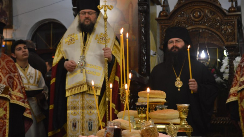 Столичани на нощно бдение в „Св. Андрей Първозвани" | StandartNews.com